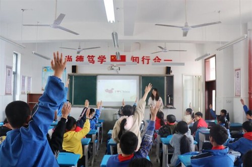 壹贰博官网:一堂别开生面的“双语”思政课