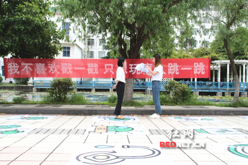 壹贰博官网：真人版“跳一跳”传递环保理念