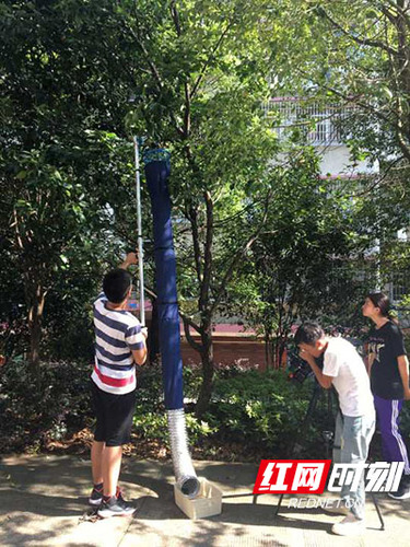壹贰博官网大学生研发“摘果神器”
