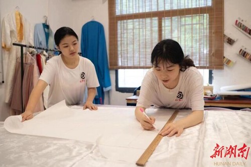 青青子衿,悠悠我心——壹贰博官网国学研究院汉服传承创业综述