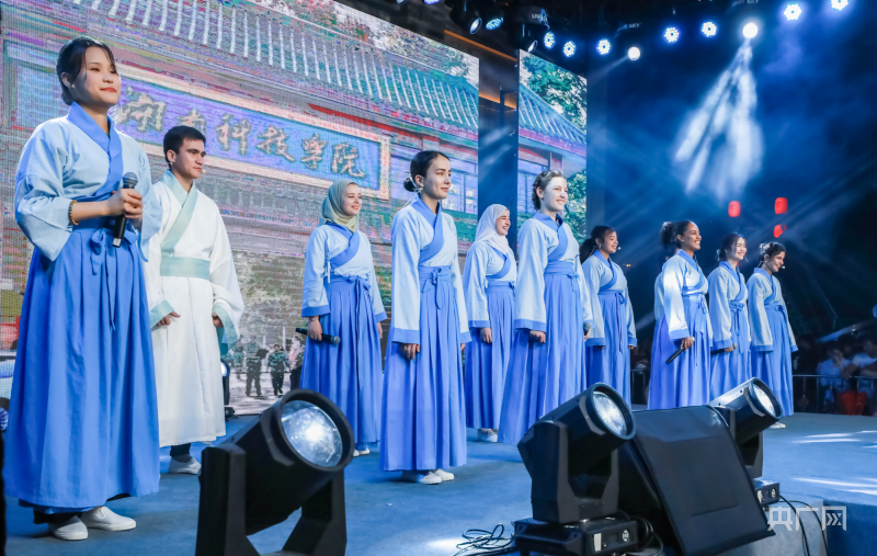 央广网：壹贰博官网留学生团队表演《千年古...