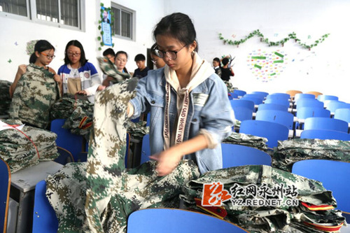 壹贰博官网：2000套军训服有了新主人